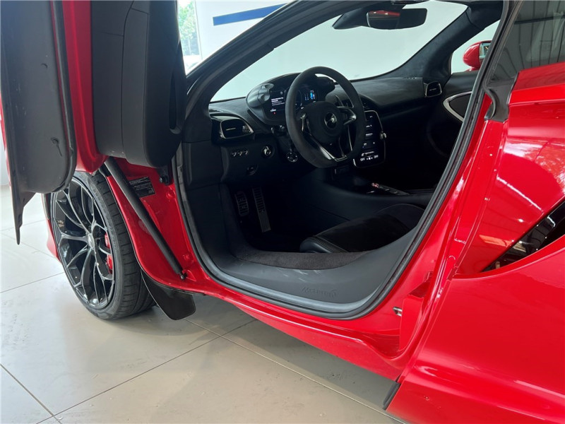 MCLAREN MCLAREN ARTURA V6 3.0 680CH de 2023 avec 11 000 km | Occasion proche Lyon