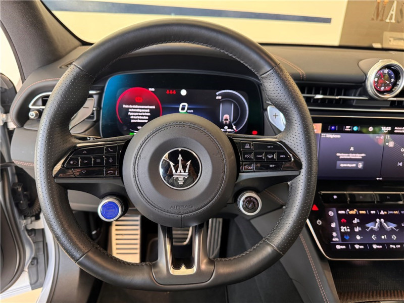 MASERATI GRECALE 410 KW de 2025 avec 15 500 km | Occasion proche Lyon