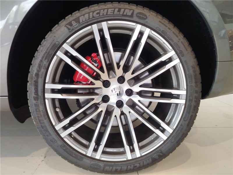 PORSCHE MACAN TURBO 3.6 V6 400 CH de 2015 avec 116 500 km | Occasion proche Lyon