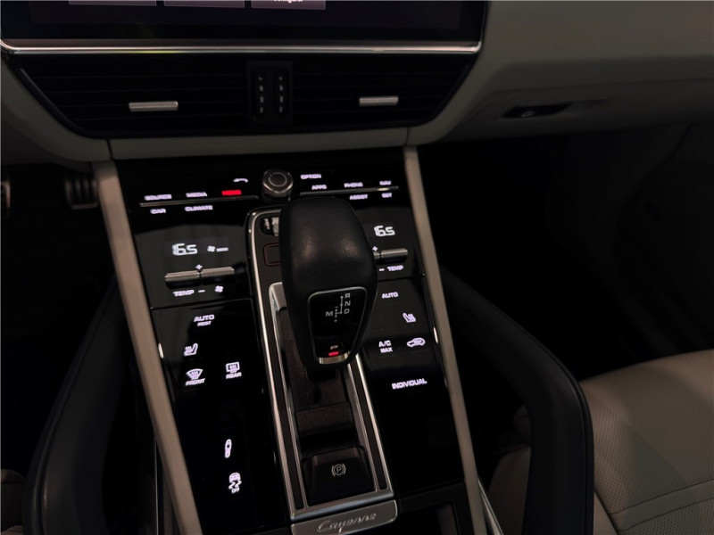 PORSCHE CAYENNE E-HYBRID 4.0 V8 680 CH TIPTRONIC BVA de 2022 avec 33 800 km | Occasion proche Lyon