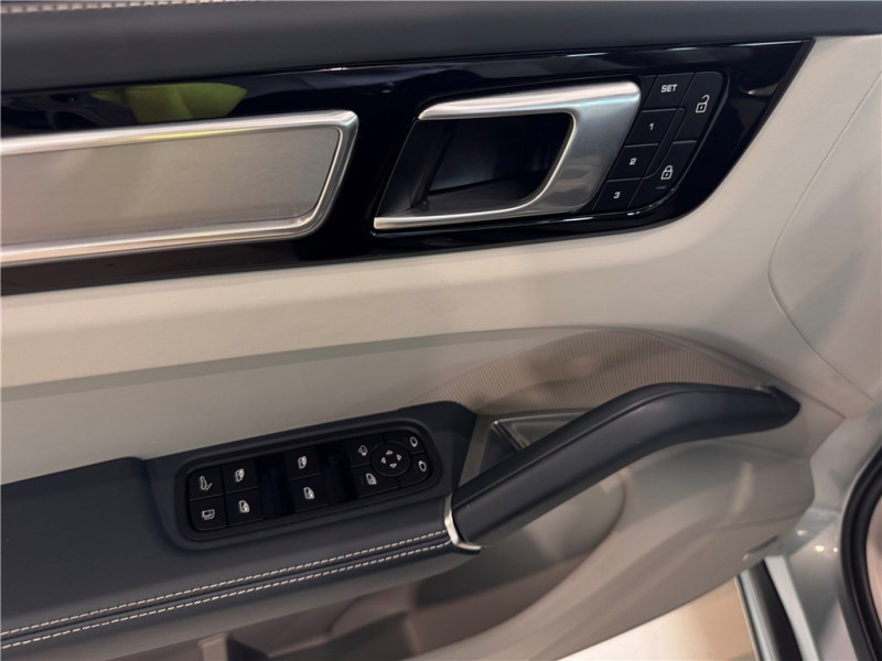 PORSCHE CAYENNE E-HYBRID 4.0 V8 680 CH TIPTRONIC BVA de 2022 avec 33 800 km | Occasion proche Lyon