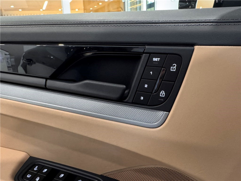 PORSCHE CAYENNE E-HYBRID 3.0 V6 470 CH de 2024 avec 19 159 km | Occasion proche Lyon